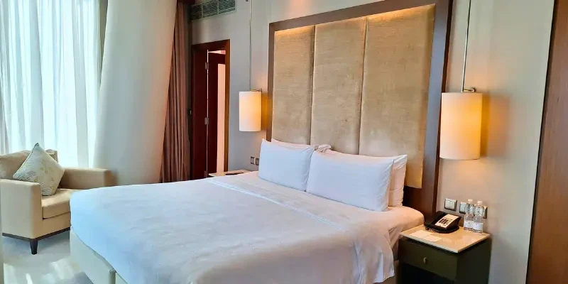 SKKS premium bed cleaning service showing an immaculate fully made bed with crisp fresh white linens